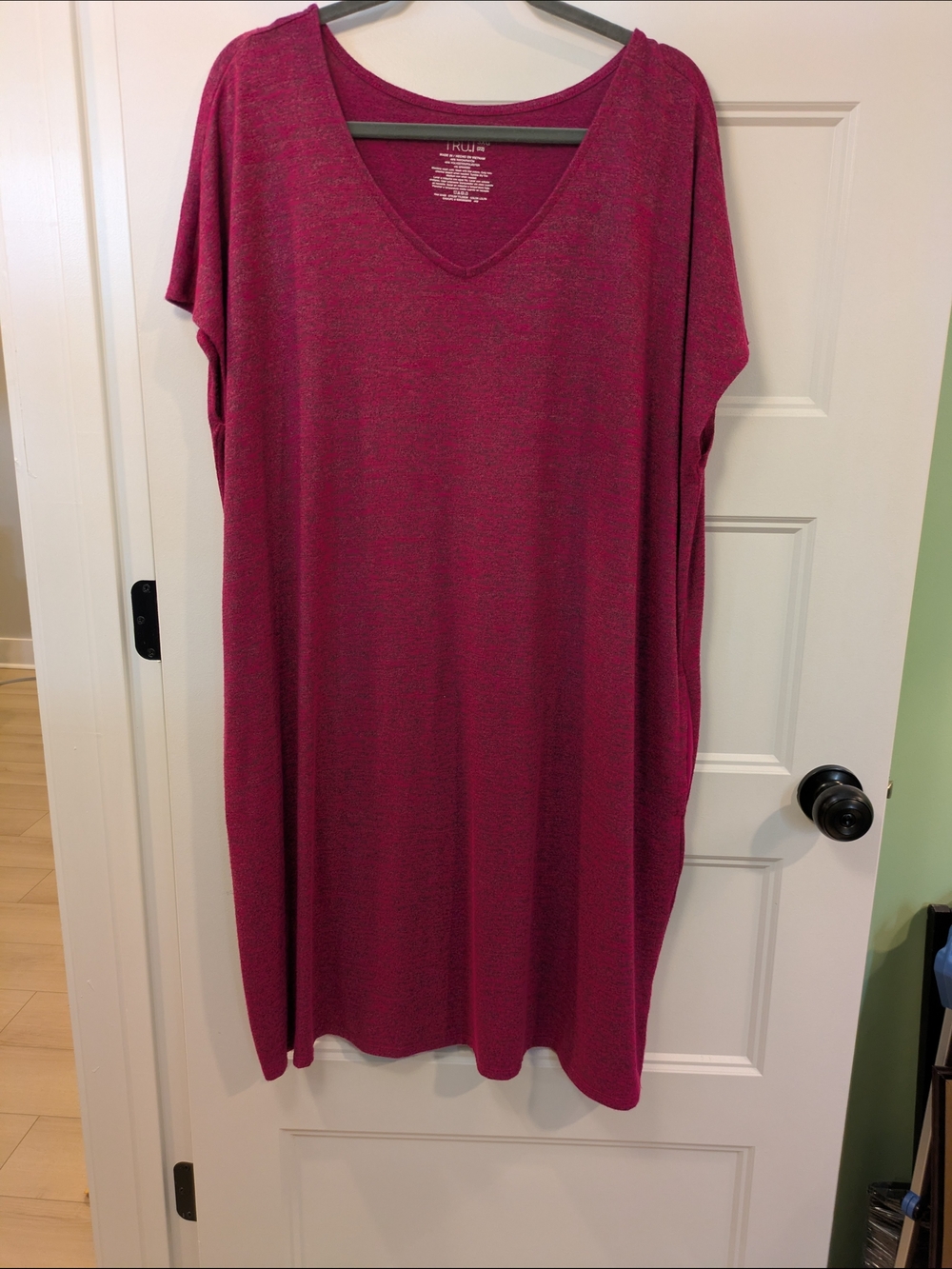 🔴 3/$15 Time and Tru Magenta V-Neck Midi Dress